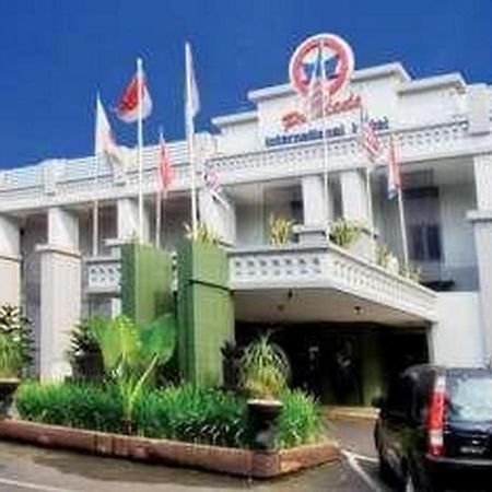 Hotel Pardede International Medan Exterior photo