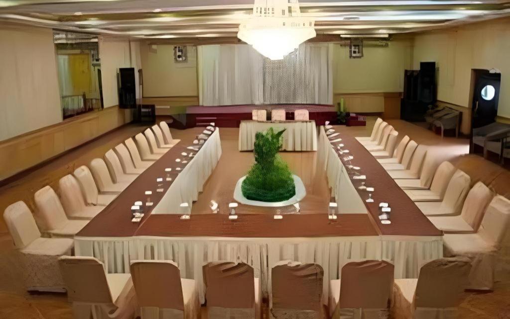 Hotel Pardede International Medan Exterior photo