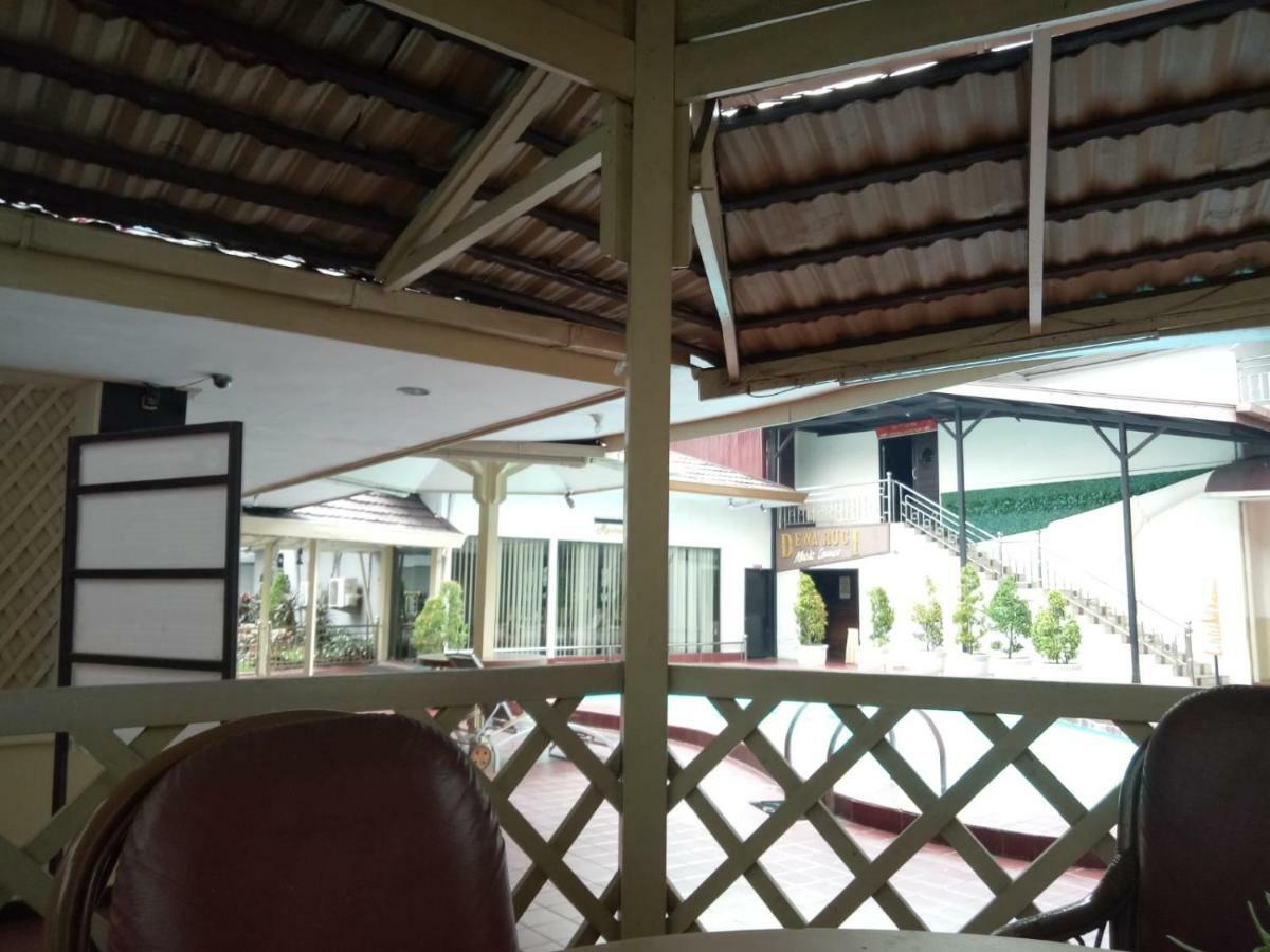 Hotel Pardede International Medan Exterior photo